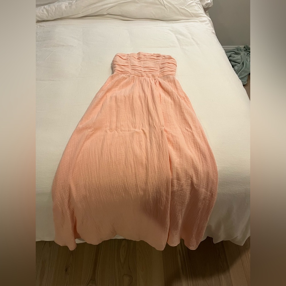 Hey! This dress is worn once, from OPAL AND OAK, beige, and size small